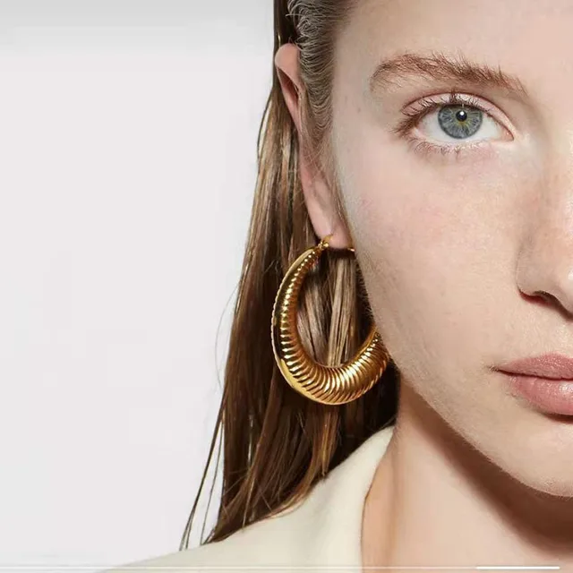 Myra Hoops